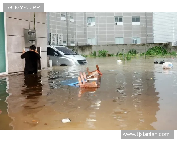 东方日报即时新闻：多地暴雨持续叠加气温骤降，公众防灾意识需加强